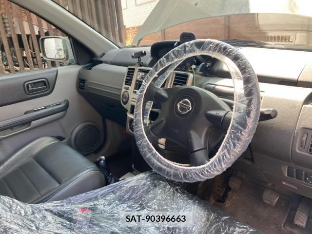 Nissan X-TRAIL 2006-09 8369954-11