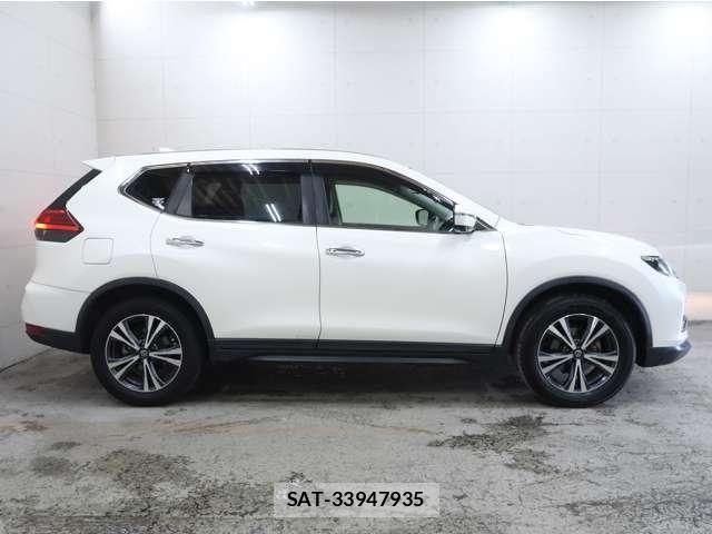 Nissan X-TRAIL 2018-09 8369935-11