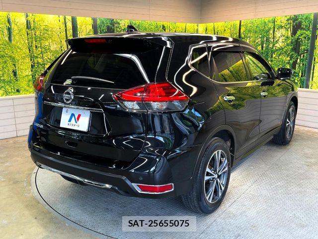 Nissan X-TRAIL 2017-12 8369934-16