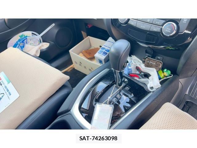 Nissan X-TRAIL 2015-12 8372423-11
