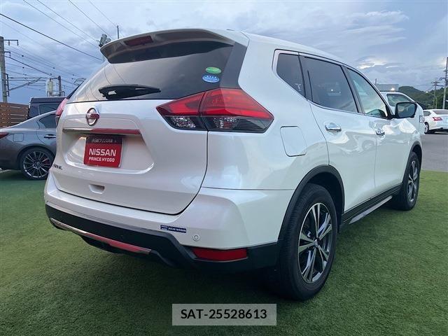 Nissan X-TRAIL 2018-08 8416025-1