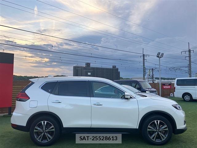 Nissan X-TRAIL 2018-08 8416025-6