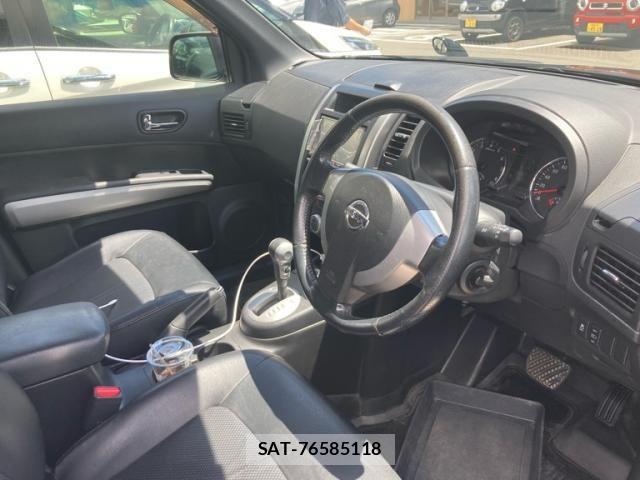Nissan X-TRAIL 2012-01 8439157-11