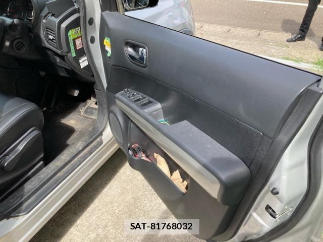 Nissan X-TRAIL 2011-09 8486320-10