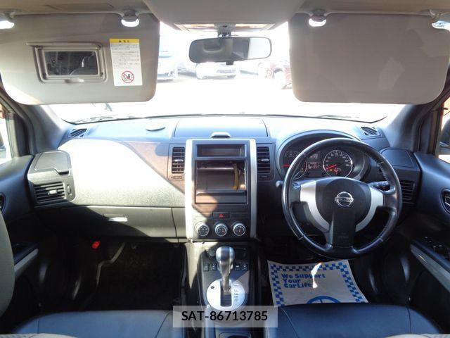 Nissan X-TRAIL 2011-12 8528416-13