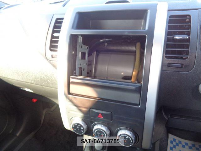 Nissan X-TRAIL 2011-12 8528416-14