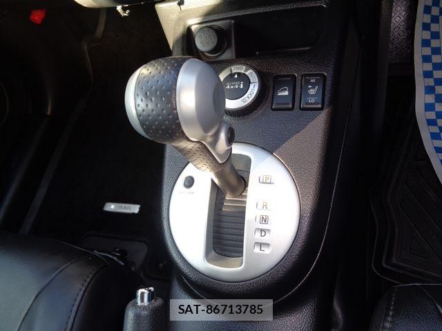 Nissan X-TRAIL 2011-12 8528416-15