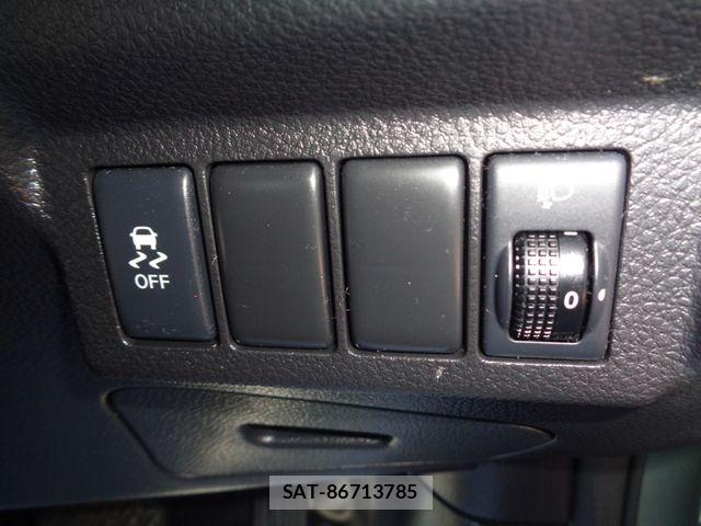 Nissan X-TRAIL 2011-12 8528416-17