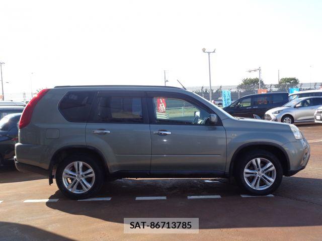Nissan X-TRAIL 2011-12 8528416-4