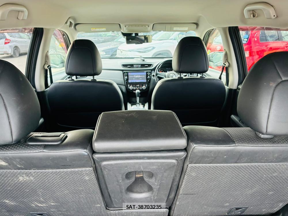 Nissan X-TRAIL 2019-02 8232530-26