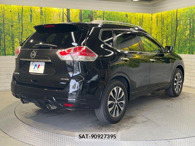 Nissan X-TRAIL 2015-12 8528397-16