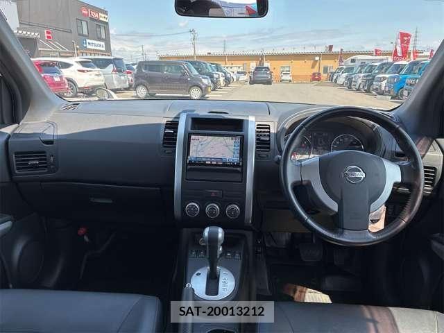 Nissan X-TRAIL 2011-07 8662576-4