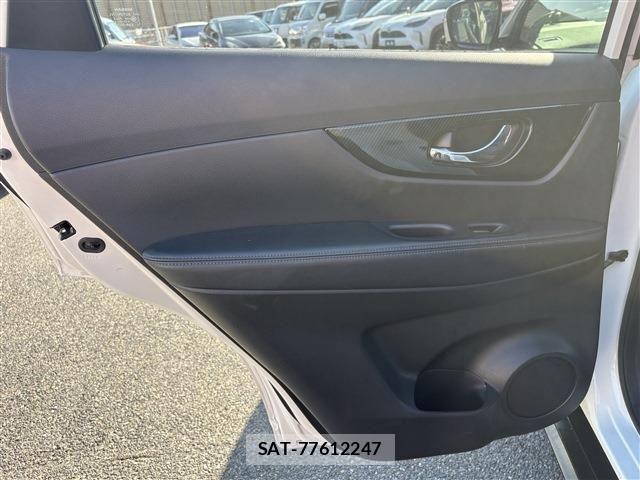 Nissan X-TRAIL 2018-10 8667204-22