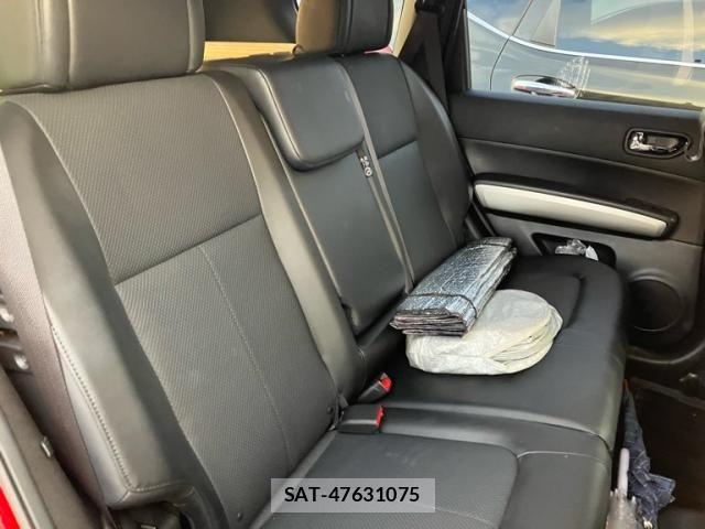 Nissan X-TRAIL 2013-09 8686989-12