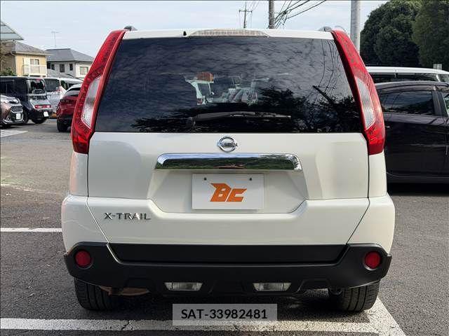Nissan X-TRAIL 2011-08 8747027-22