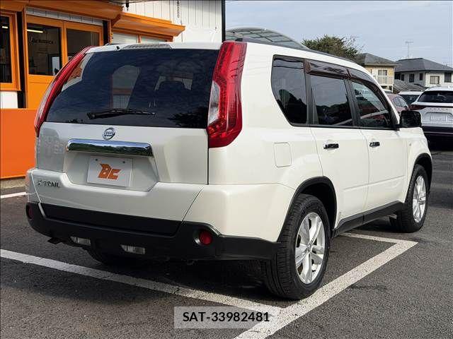 Nissan X-TRAIL 2011-08 8747027-23