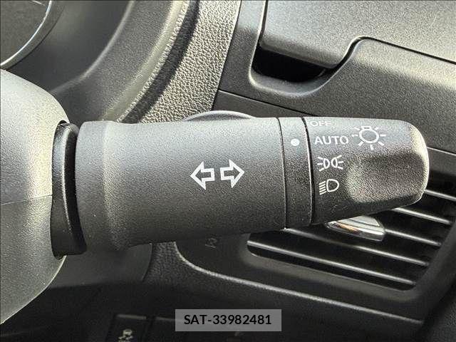 Nissan X-TRAIL 2011-08 8747027-26
