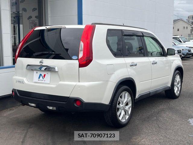 Nissan X-TRAIL 2013-09 8798003-16