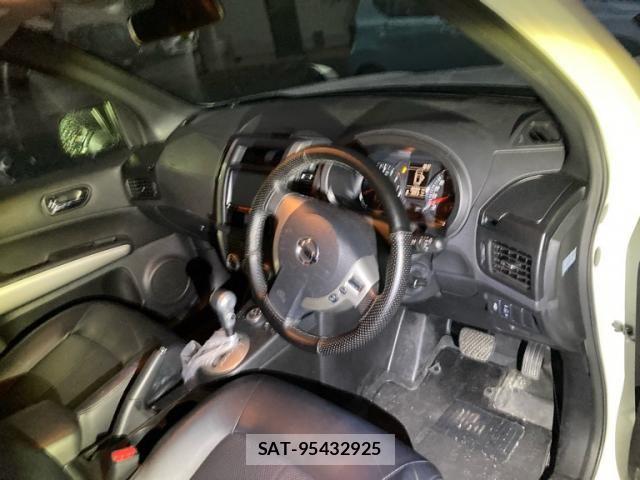 Nissan X-TRAIL 2013-10 8798004-12