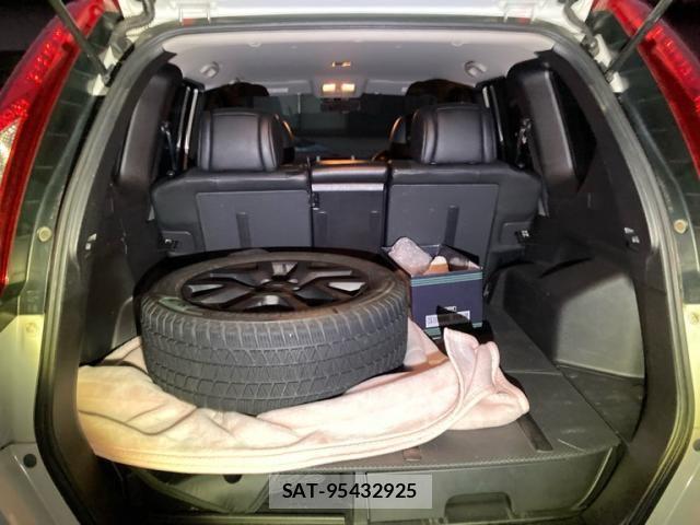 Nissan X-TRAIL 2013-10 8798004-17