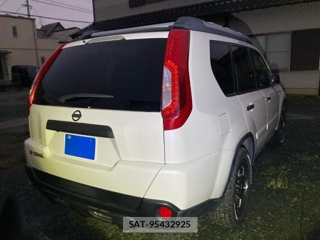 Nissan X-TRAIL 2013-10 8798004-3