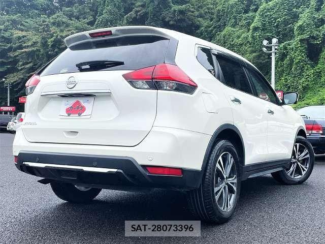 Nissan X-TRAIL 2018-03 8832638-2