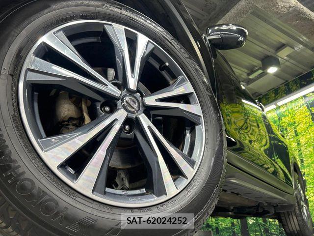 Nissan X-TRAIL 2017-08 8883095-14