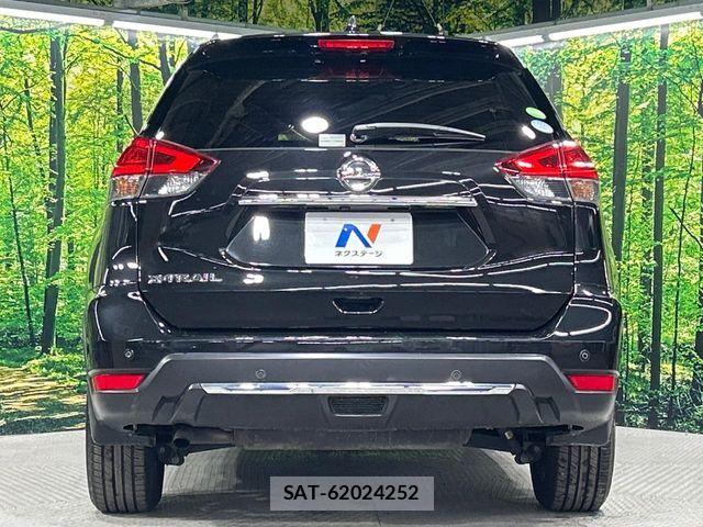 Nissan X-TRAIL 2017-08 8883095-16