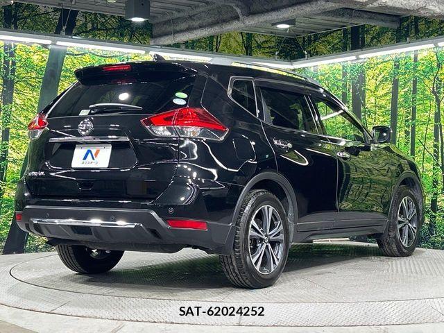 Nissan X-TRAIL 2017-08 8883095-18