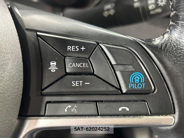 Nissan X-TRAIL 2017-08 8883095-3