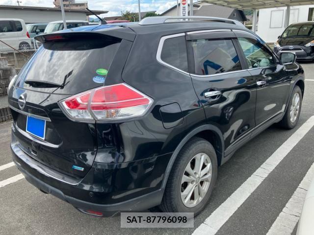 Nissan X-TRAIL 2016-03 8883106-11