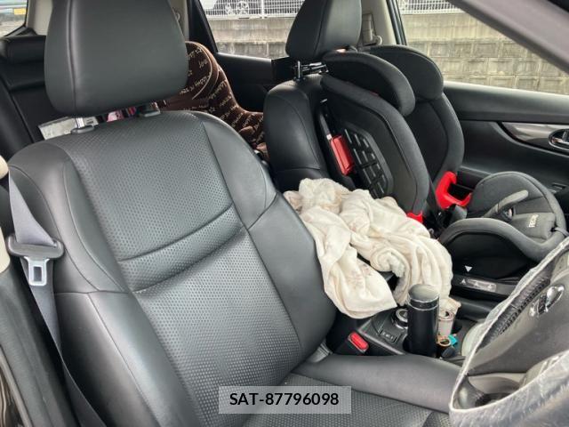 Nissan X-TRAIL 2016-03 8883106-3