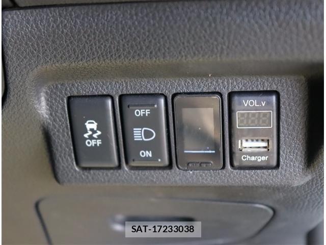 Nissan X-TRAIL 2012-05 8883104-12
