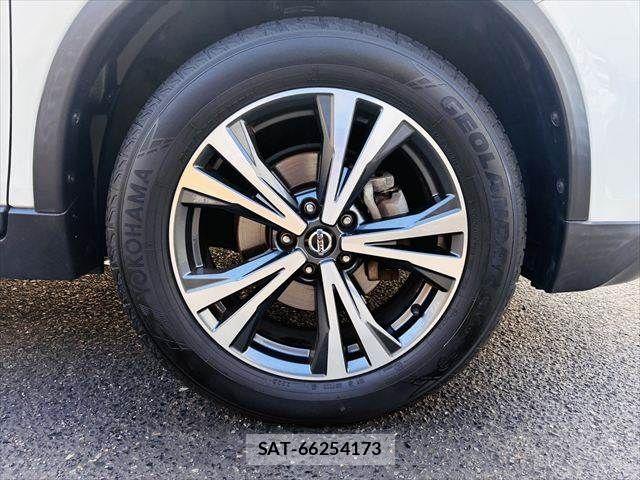 Nissan X-TRAIL 2018-05 8884651-15