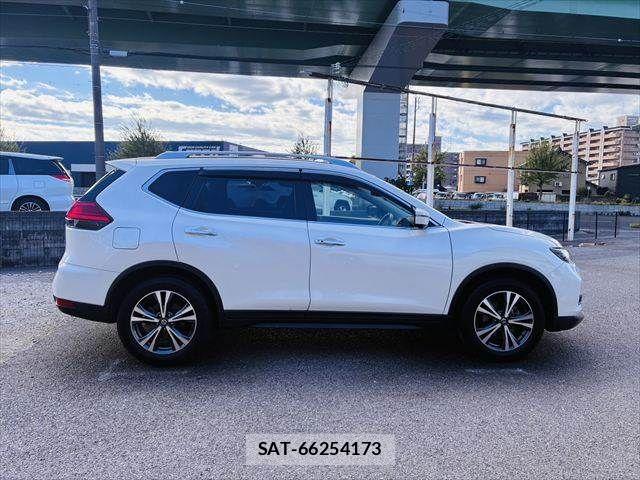 Nissan X-TRAIL 2018-05 8884651-18