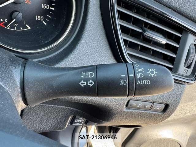 Nissan X-TRAIL HYBRID 2017-08 6221472-17