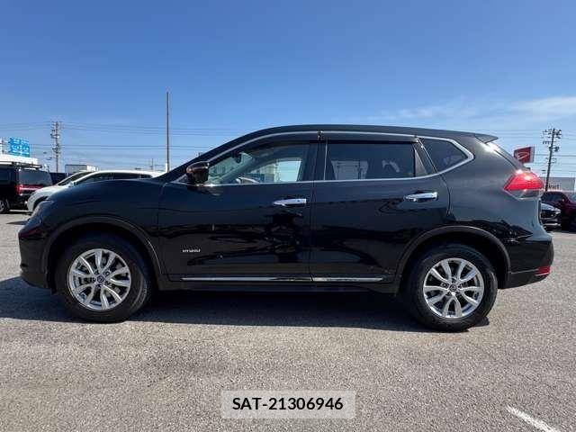 Nissan X-TRAIL HYBRID 2017-08 6221472-2