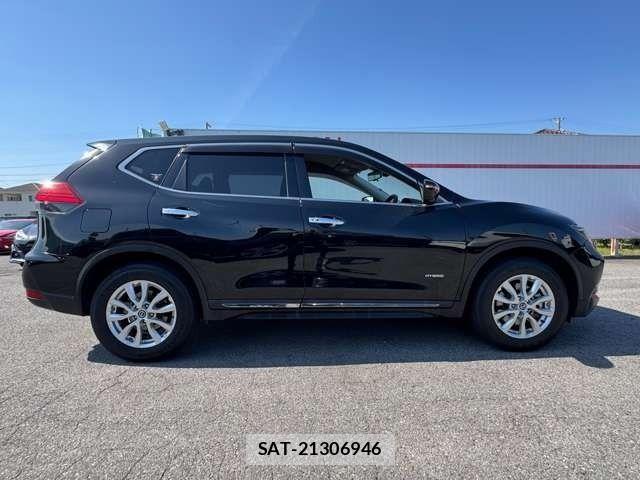 Nissan X-TRAIL HYBRID 2017-08 6221472-4