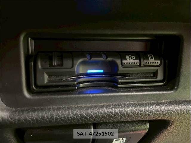 Nissan X-TRAIL HYBRID 2018-07 7227640-14