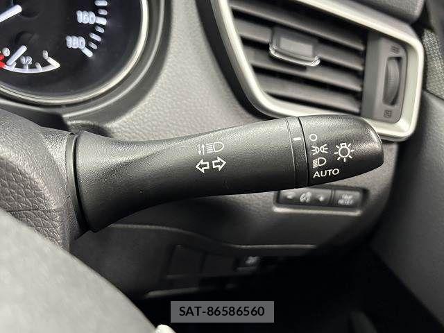 Nissan X-TRAIL HYBRID 2015-07 7252959-10