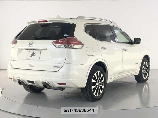 Nissan X-TRAIL HYBRID 2016-03 7394113-14