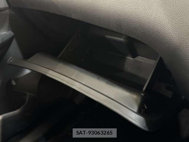 Nissan X-TRAIL HYBRID 2017-05 7621576-25