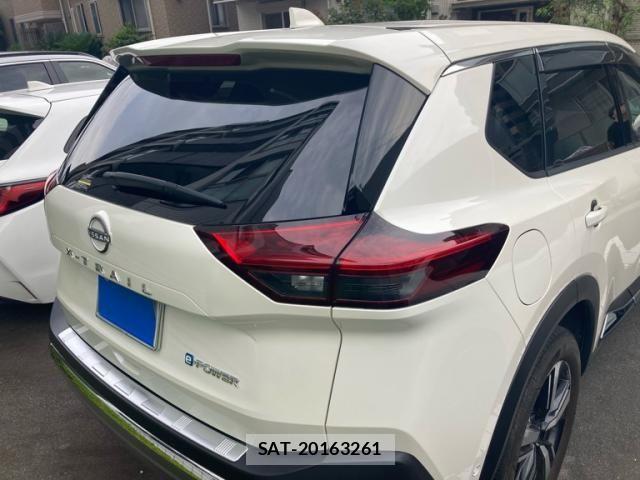 Nissan X-TRAIL HYBRID 2024-04 8039413-1