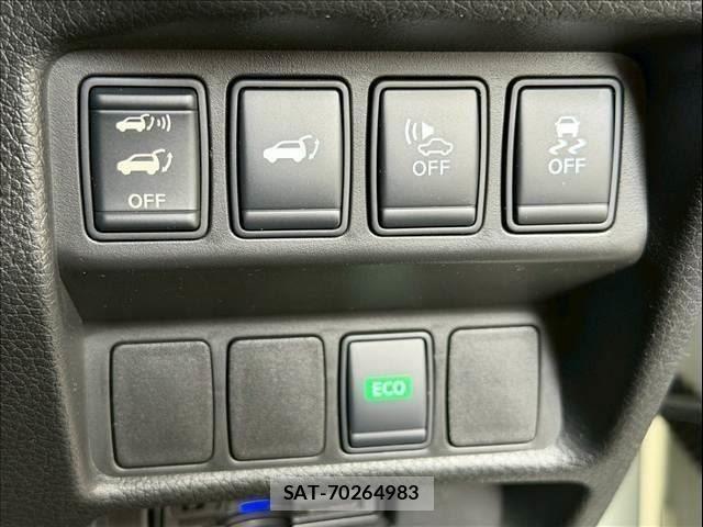 Nissan X-TRAIL HYBRID 2017-05 8039418-21