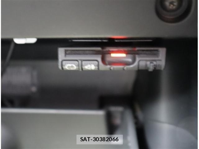 Nissan X-TRAIL HYBRID 2016-03 8102941-8