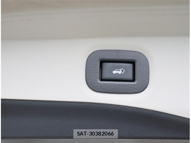 Nissan X-TRAIL HYBRID 2016-03 8102941-16