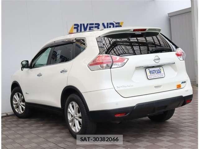 Nissan X-TRAIL HYBRID 2016-03 8102941-23
