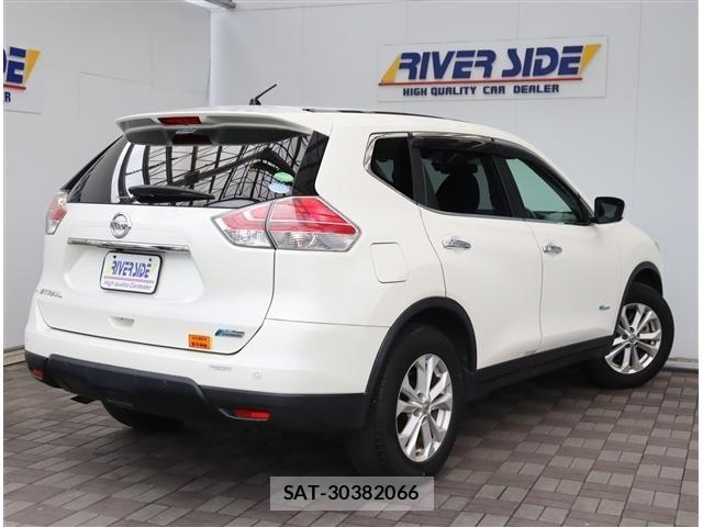 Nissan X-TRAIL HYBRID 2016-03 8102941-2