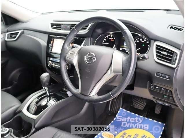 Nissan X-TRAIL HYBRID 2016-03 8102941-26