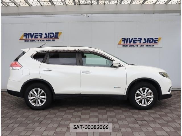 Nissan X-TRAIL HYBRID 2016-03 8102941-3